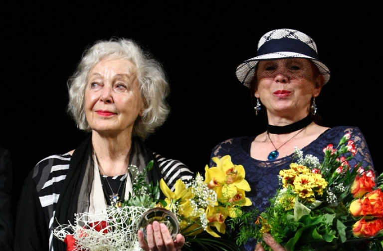 Nositelky Ceny Ď - Květa Fialová (vlevo) a Eliška Raymanová